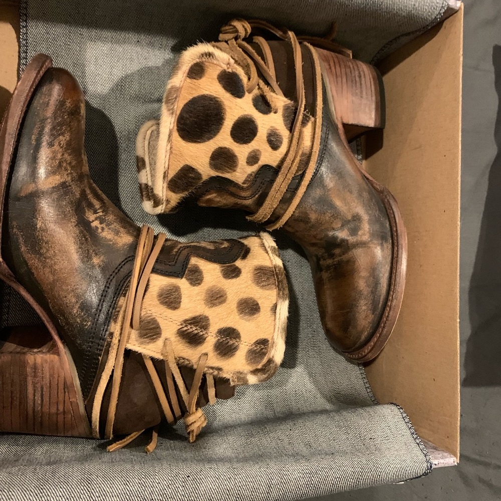 Freebird CASEY Leopard booties size 8 - Picture 6 of 8